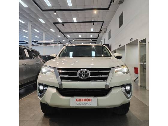 TOYOTA HILUX SW4 2.8 SRX 4X4 7 LUGARES 16V TURBO INTERCOOLER DIESEL 4P AUTOMÁTICO TOYOTA HILUX SW4 2.8 SRX 4X4 7 LUGARES 16V TURBO INTERCOOLER DIESEL 4P AUTOMÁTICO